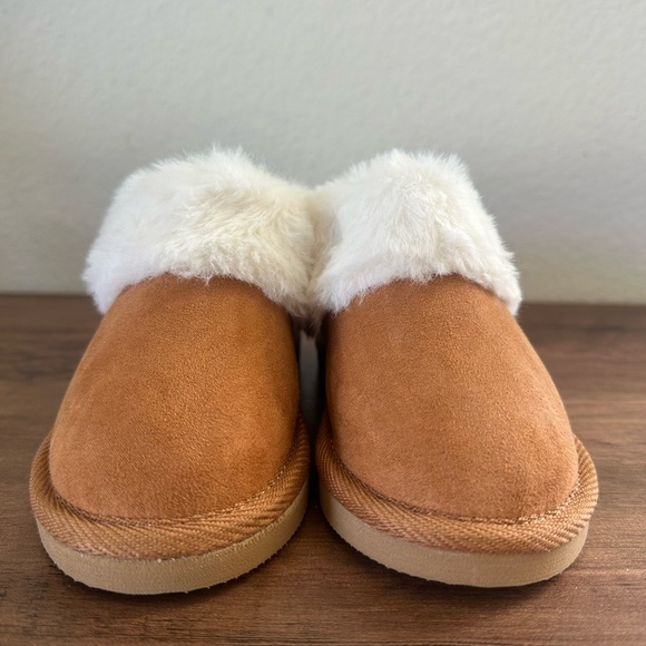Old Navy Other - Old Navy Tan Slippers with White Fur NWT
